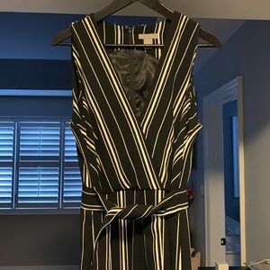 Black/white jumper, lined top, tie waist, pockets